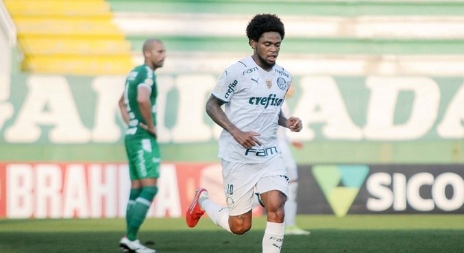 Luiz Adriano fez o segundo gol palmeirense na partida