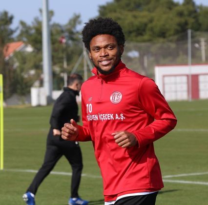 Luiz Adriano (atacante/36 anos) - Internacional