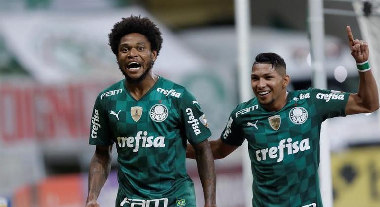 Luiz Adriano e Rony comemoram gol em goleada do Palmeiras na Libertadores