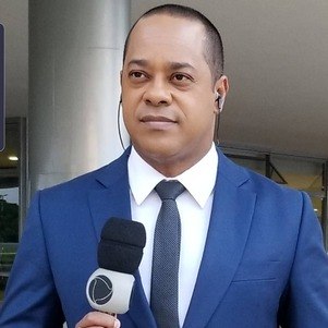 Luiz Fara Monteiro apresenta o "Câmera Record"