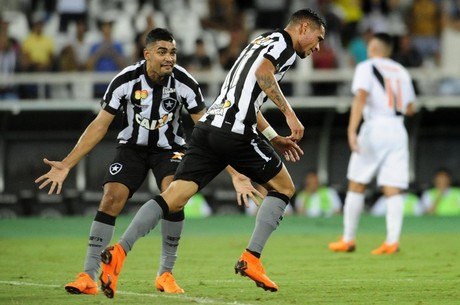 Luiz Fernando marcou para Botafogo contra Vasco