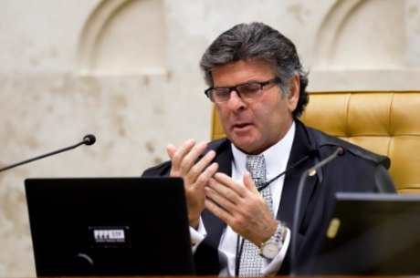 Fux suspendeu decisão de Marco Aurélio Mello
