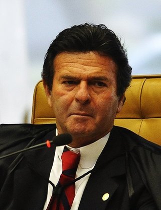 Luiz Fux é outro que foi indicado no governo PT, mas pela ex-presidente Dilma, em 2011. Ele assumiu após ser aprovado pelo Senado com 68 votos a 2. Já foi promotor, desembargador, ministro do STJ (Superior Tribunal de Justiça) e TSE (Tribunal Superior Eleitoral). 