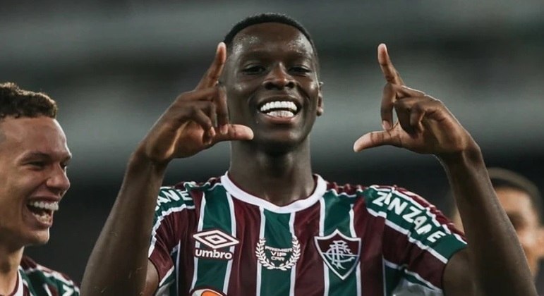 Atacante Luiz Henrique comemora gol do Fluminense