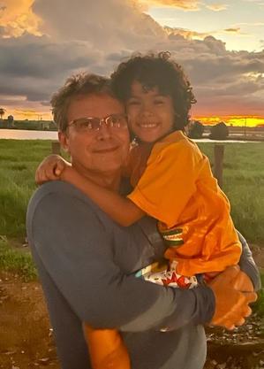 Matheus Assis e o diretor Luiz Henrique Rios, durante gravações de Terra e Paixão  no Mato Grosso do Sul