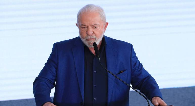 Presidente Lula durante assinatura do decreto que recria o Conselho de Segurança Alimentar e Nutricional