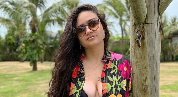 Luiza está passando férias na Bahia com a família