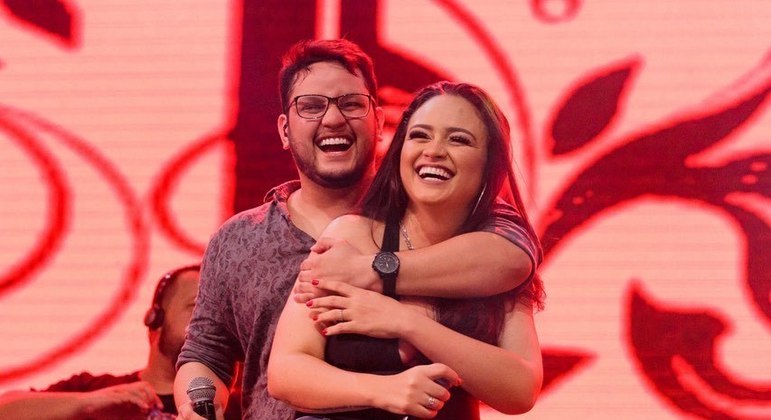 Luiza Martins homenageou Maurílio pelo Dia do Cantor