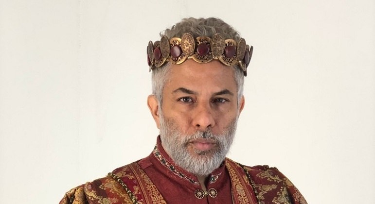 Luka Ribeiro se prepara para viver Azire, rei da Síria, na superprodução Reis
