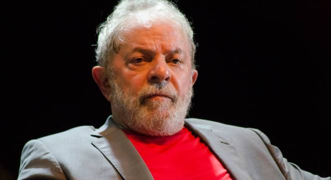 Lula deve se entregar Ã  PF, como determinou juiz Sergio Moro
