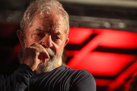 Lula tem até as 17h de sexta para se entregar à PF no PR