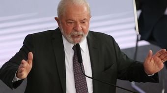 Em reunião com ministros, Lula defende empréstimos de bancos públicos e fala em recriar PAC
