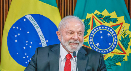 Lula faz pronunciamento de Natal