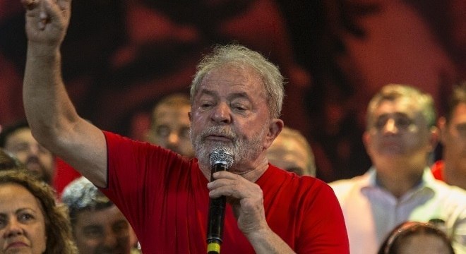 Lula aguarda julgamento