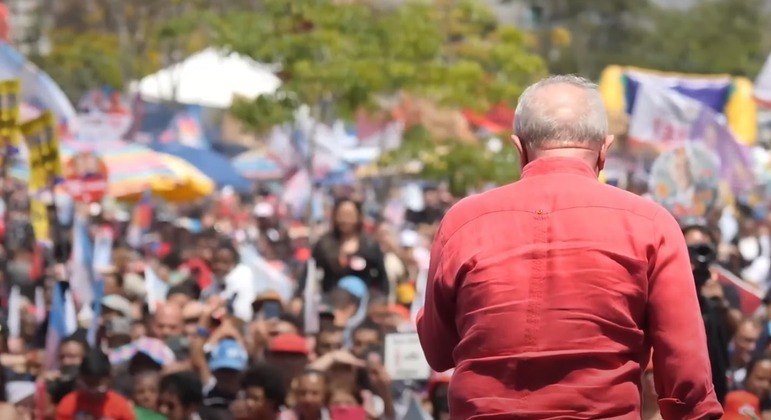Lula cumpre campanha em Grajaú, Zona Sul de São Paulo
