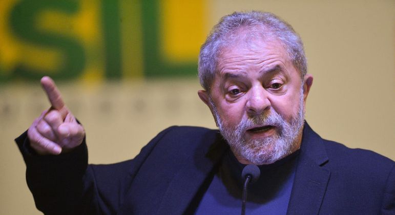 Lula será alvo de pedido de impeachment por tratar como 'golpe' saída de Dilma 