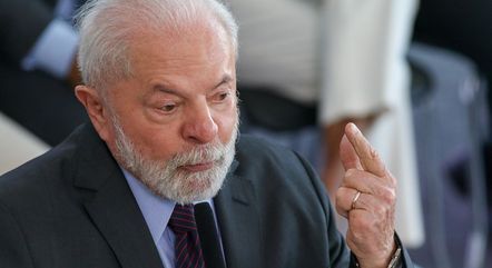 Relógio foi dado de presente pela França, afirmou Lula
