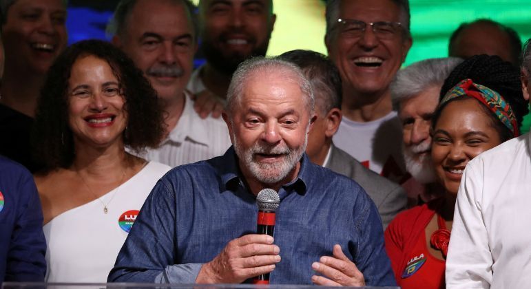 Lula discursa após vencer eleição presidencial na avenida Paulista, em São Paulo