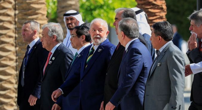 Lula caminha ao lado de líderes mundiais na COP28
