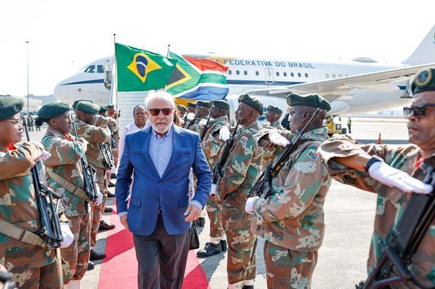 Lula chega à África do Sul para participar da reunião do Brics