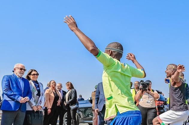 Lula chega à África do Sul para participar da reunião do Brics