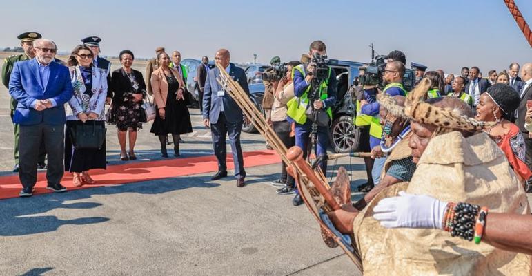 Lula chega à África do Sul para participar da reunião do Brics