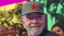 Lula namora na ilha que ama