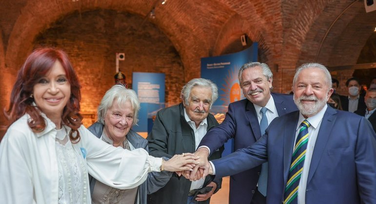 Ex-presidente Lula reunido com Cristina Kirchner, Lucía Topolansky, Pepe Mujica e Alberto Fernández