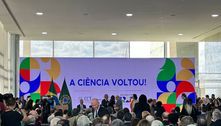 Lula condecora pesquisadores que tiveram honraria cancelada por Bolsonaro