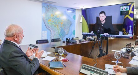 Lula conversa com o presidente da Ucrânia, Volodmir Zelensky