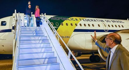Lula cumprimenta Alckmin antes de ir para Portugal
