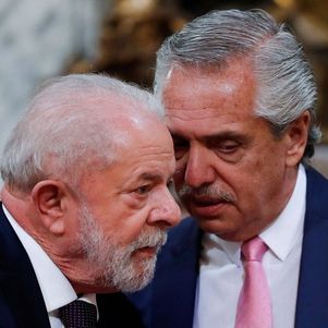 Lula conversa com o presidente argentino Alberto Fernandéz durante visita à Casa Rosada, sede do Poder Executivo da Argentina, em Buenos Aires