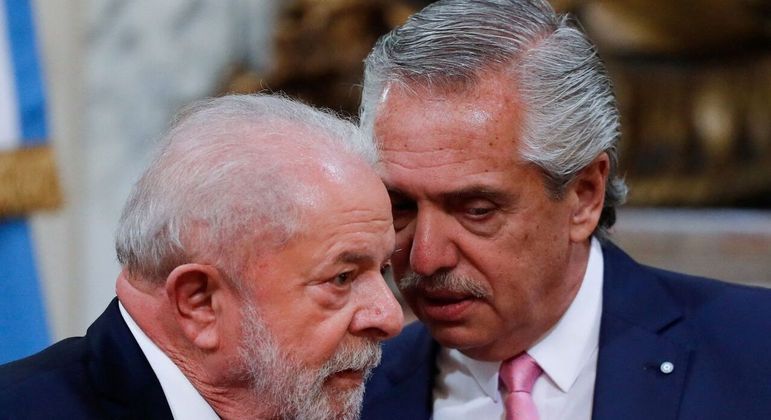 Lula conversa com o presidente argentino, Alberto Fernández