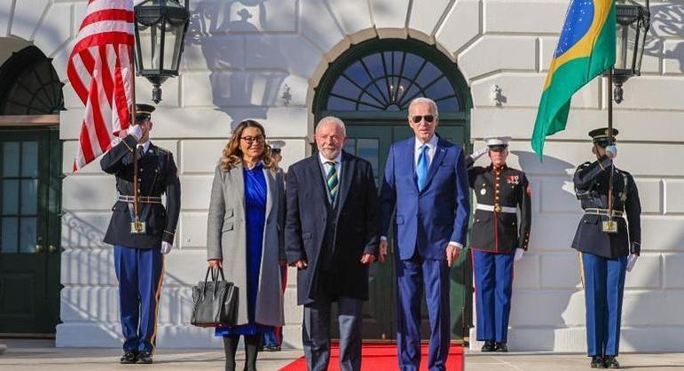 Janja ao lado de Lula e Biden antes da conversa entre os presidentes