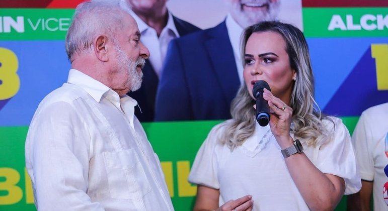 Lula e Daniela Carneiro, escolhida por ele para ser ministra do Turismo, durante campanha