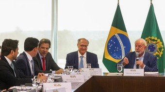 'Dinheiro bom é transformado em obras', diz Lula ao pressionar ministros a utilizarem recursos