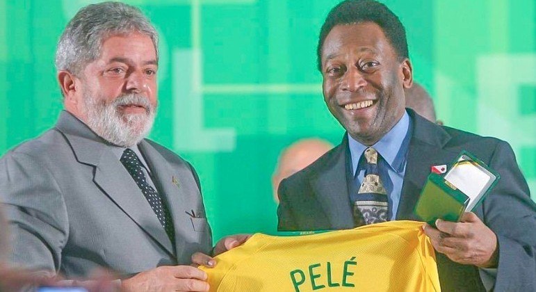 O presidente Luiz Inácio Lula da Silva e o ex-jogador Pelé, único a ganhar três Copas do Mundo