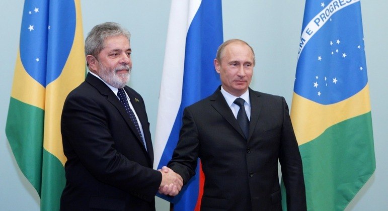 Lula e Vladimir Putin durante encontro em 2010