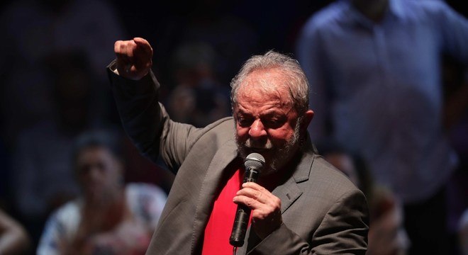 Lula diz que jamais convidaria membro do PCdoB para se filiar ao PT