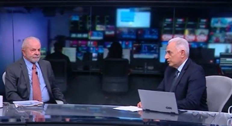 O candidato Lula participa de entrevista com William Waack