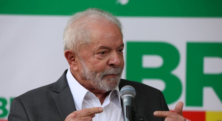 Presidente eleito Luiz Inácio Lula da Silva durante conversa com a imprensa