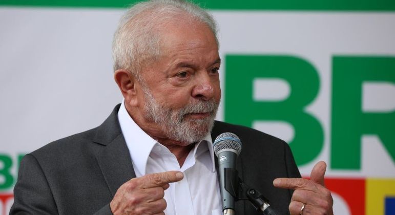 Lula passou por uma laringoscopia para corrigir problema na garganta