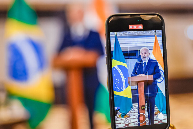 Nas
conversas, Lula afirmou que é preciso “tomar uma decisão política” sobre o
acordo. No entendimento do governo brasileiro, como as negociações se arrastam
há mais de 20 anos, não serão resolvidas no curto prazo no nível técnico e vêm
sendo travadas por questões de ordem política. Se o assunto for tratado somente
em âmbito burocrático, não vai adiante, conforme fontes diplomáticas