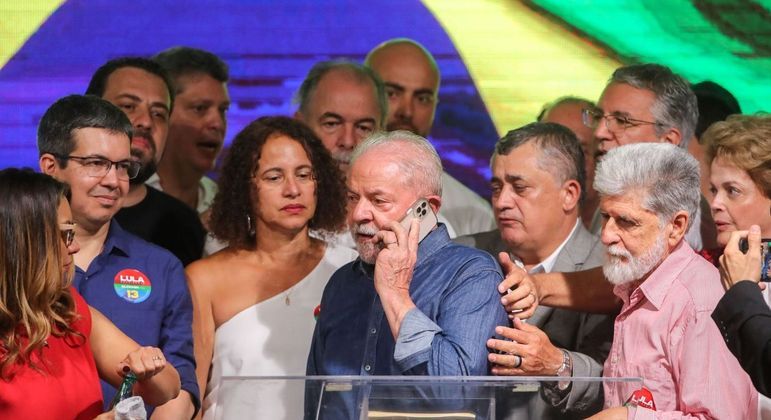 Presidente eleito, Luiz Inácio Lula da Silva, e aliados  