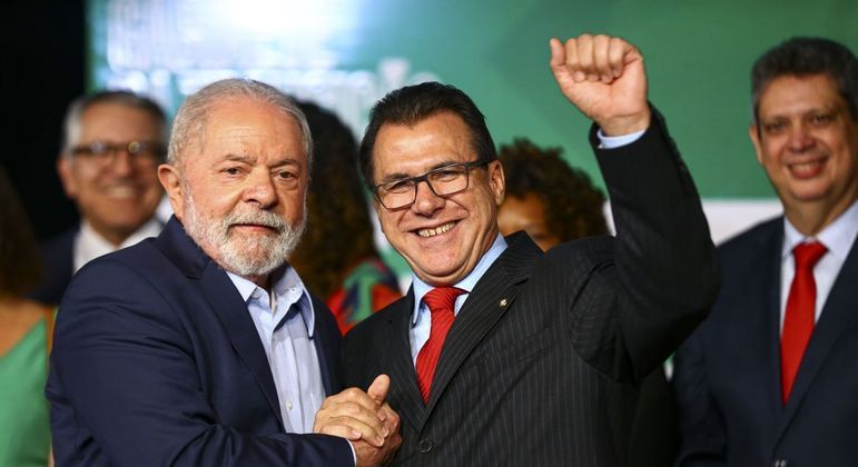 Na campanha, Lula prometeu aumentar salário mínimo acima da inflação.