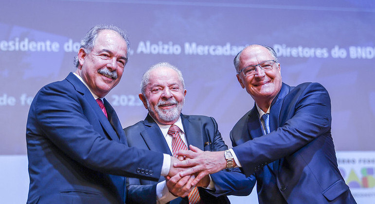Aloizio Mercadante toma posse como presidente do BNDES; Lula e Alckmin participam do evento