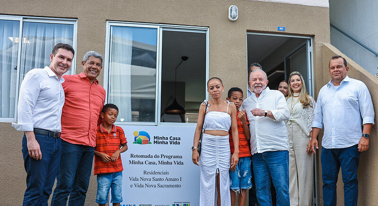 O presidente Luiz Inácio Lula da Silva durante lançamento do Minha Casa, Minha Vida em Santo Amaro (BA)