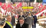 Lula recebe a faixa presidencial de Fernando Henrique Cardoso, em 2002