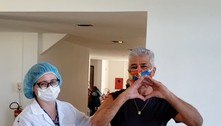 Aos 67 anos, Lulu Santos é vacinado contra covid-19 no Rio de Janeiro