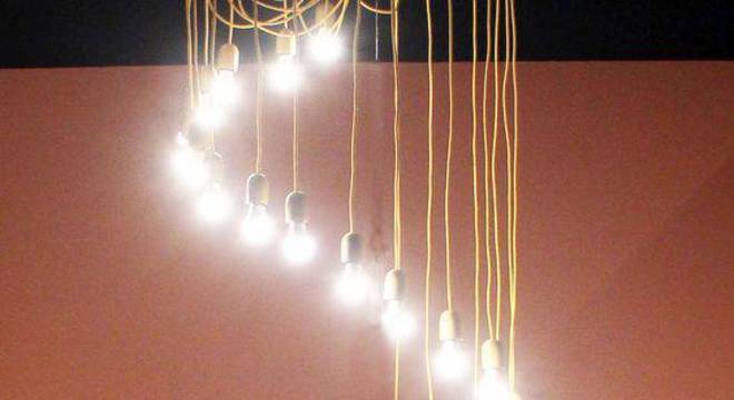 lustres modernos - lustre com cordas 